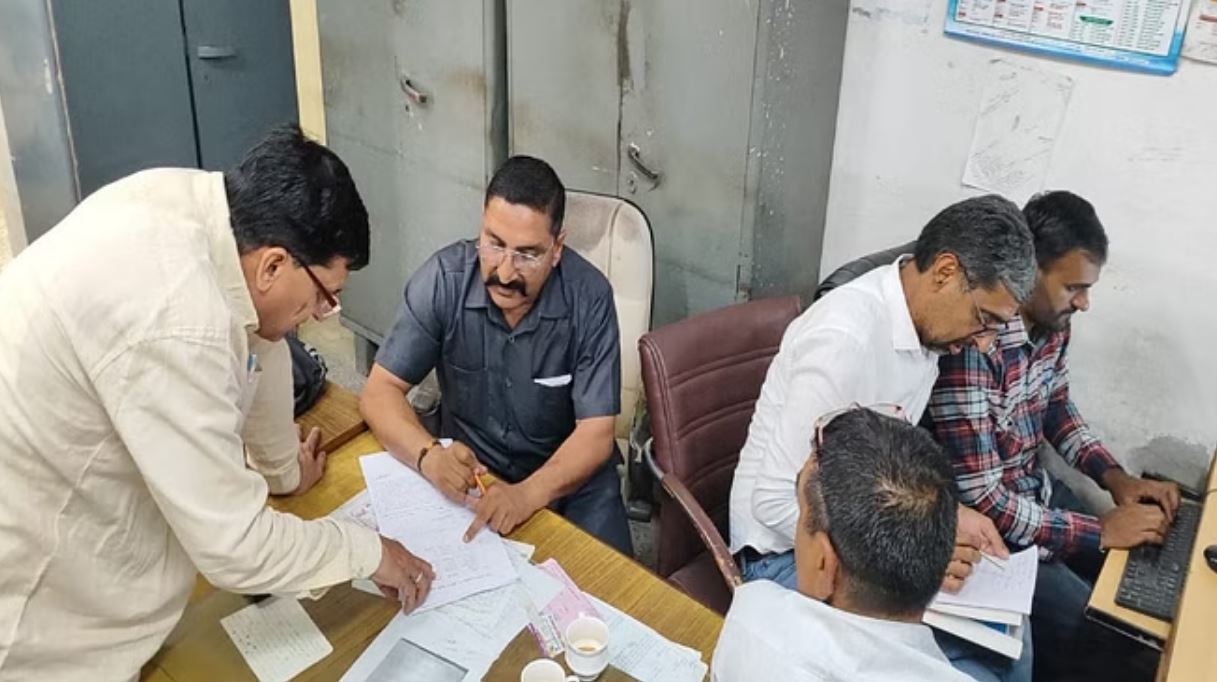 फतेहाबाद: जिला राजस्व अधिकारीकार्यालय में सीएम फ्लाइंग की रेड