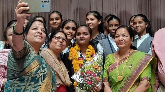 एमपी: 12वीं में प्रदेश में तीसरे स्थान पर आईं फाल्गुनी, 96 प्रतिशत अंक मिले