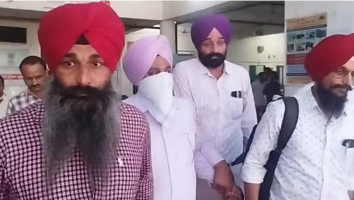 तरनतारन सिविल अस्पताल का एसएमओ 50 हजार रुपये रिश्वत लेते काबू
