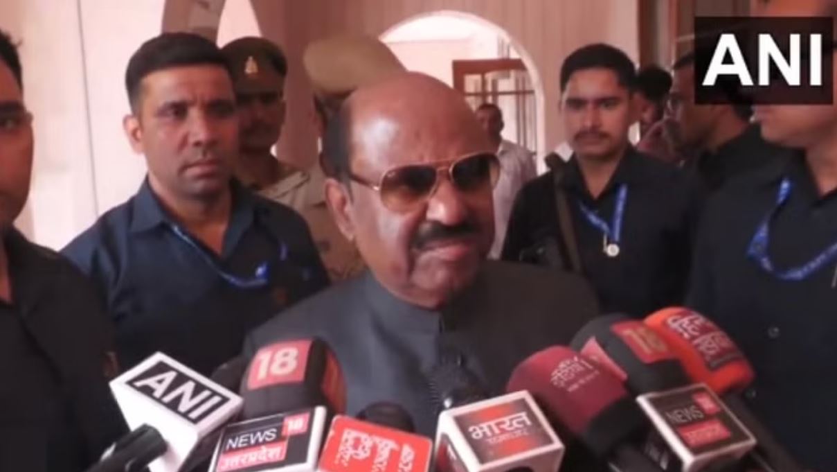 बंगाल के राज्यपाल ने किए रामलला के दर्शन, बोले- बंगाल के लोगों के लिए प्रार्थना की