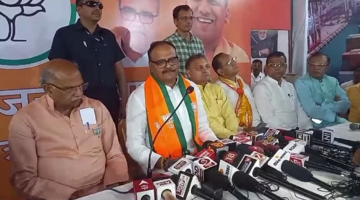 मेरठ: डिप्टी सीएम बोले- हार को सामने देख अवसाद में आए अखिलेश