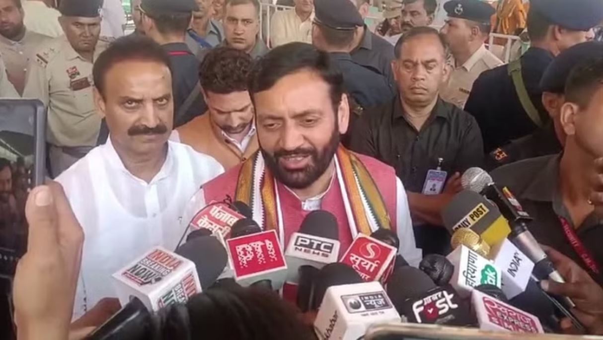 करनाल पहुंचे सीएम नायब सैनी: भारतीय कामगार संघ के पदाधिकारी व श्रमिकों से की मुलाकात