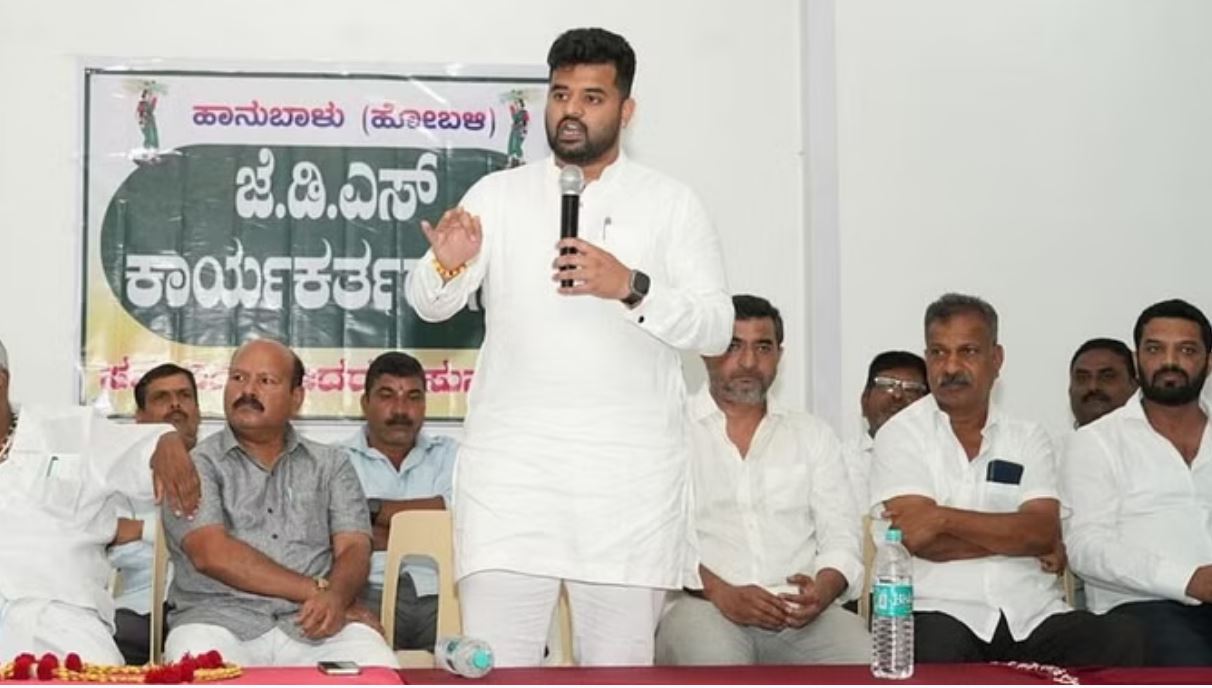 कर्नाटक: जेडीएस से निलंबित किए गए प्रज्ज्वल रेवन्ना