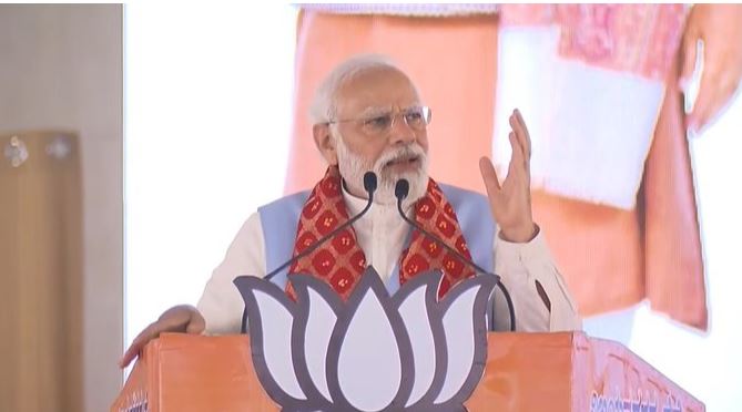 पीएम मोदी ने कुछ इस अंदाज में मंगलुरु में किया रोड शो