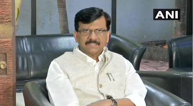 गिरफ्तारी के डर से देवेंद्र फडणवीस ने शिवसेना में फूट डाली: संजय राउत