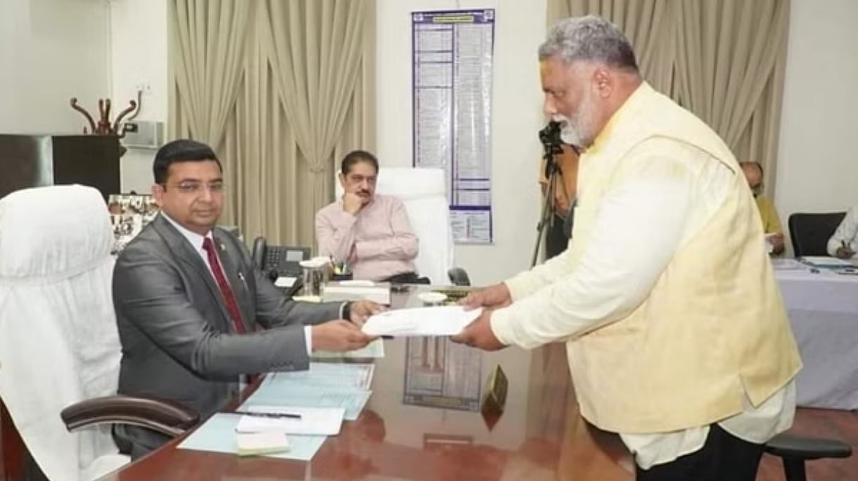 पप्पू यादव के राजनीतिक भविष्य पर आज होगा फैसला; नाम वापस नहीं लिया तो अखिलेश सिंह की परीक्षा