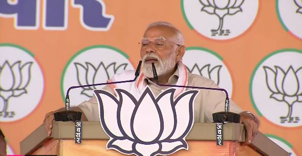 जब तक गरीबी दूर नहीं कर दूंगा चैन से नहीं बैठूंगा: बस्तर में बोले पीएम मोदी