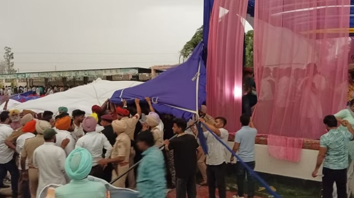 तेज आंधी के साथ आई बरसात, पठानकोट में आप उम्मीदवार के कार्यक्रम में पंडाल गिरा