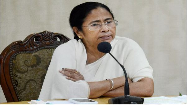 सरकारी नोटबुक में ममता की तस्वीर के खिलाफ भाजपा ने ईसी से कार्रवाई की मांग