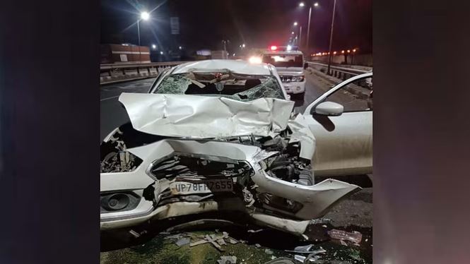 कानपुर: हाईवे पर ट्रक में घुसी कार, मासूम समेत दो की मौत