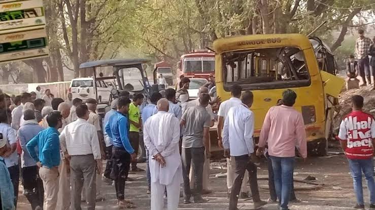 हरियाणा के महेंद्रगढ़ में स्कूल बस पलटने से 6 बच्चों की मौत