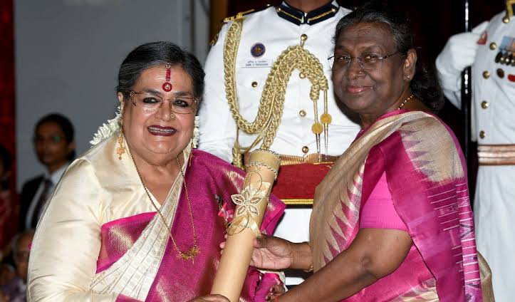 पद्म विभूषण पुरस्कार प्राप्त करने के बाद गायिका उषा उथुप ने कहा, 'मैं खुशी से अभिभूत हूं'