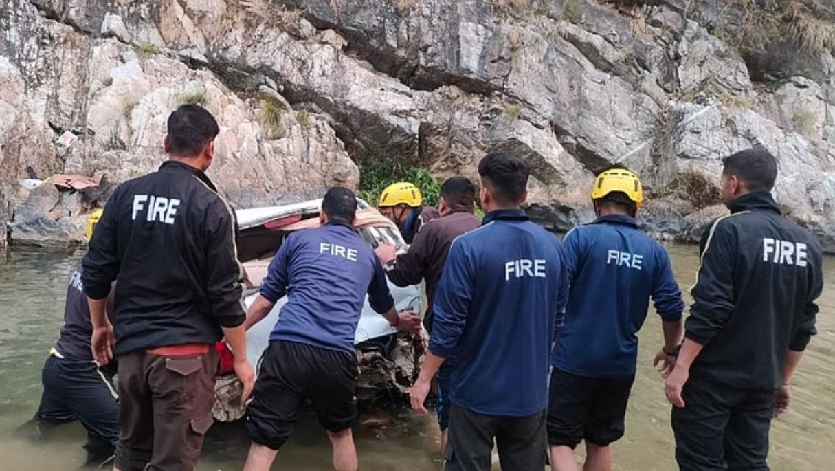 बागेश्वर में खाई में गिरी कार, हादसे में चार लोगों की मौत की खबर