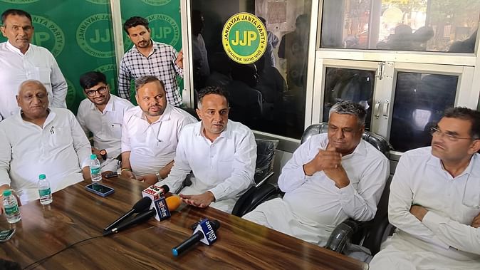 निशान सिंह के खिलाफ एकजुट हुए जजपा नेता, बोले- फूफा की तरह हर छह महीने में रूठते थे प्रदेशाध्यक्ष