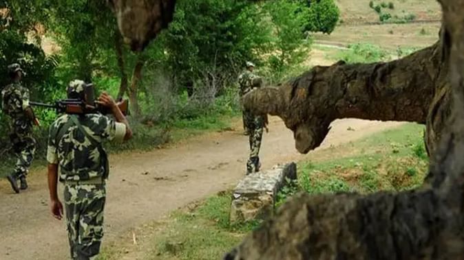 बीजापुर में नक्सलियों ने किया आईईडी ब्लास्ट, दो एसटीएफ जवान घायल
