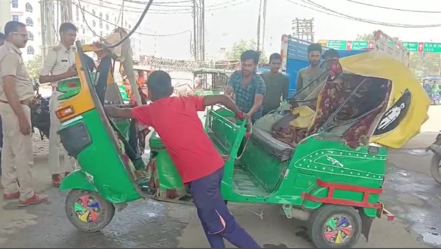पटना में मेट्रो का काम कर रहे क्रेन से ऑटो की भीषण टक्कर, सात की मौत