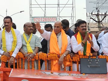 लखनऊ से प्रत्याशी राजनाथ सिंह ने नामांकन दाखिल किया