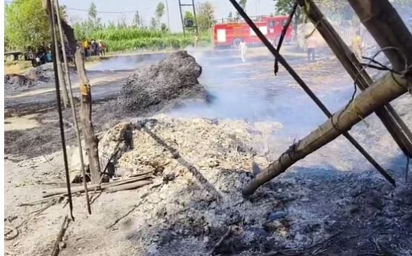 मुजफ्फरनगर: हाईटेंशन तारों की चिंगारी से कोल्हू व बिटौड़ों में लगी आग