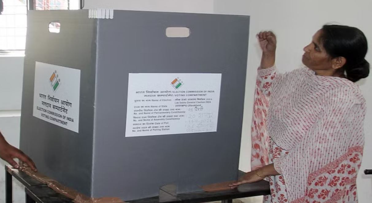 उत्तराखंड: तीन बजे तक 45.62% वोटिंग, कुछ बूथों पर पड़े छह तो कहीं 11 लोगों ने ही किया मतदान