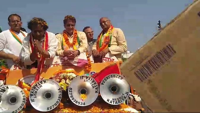 मुर्दाबाद के लगे नारे: भाजपा प्रत्याशी अरुण गोविल का जमकर विरोध, गाड़ी के आगे खड़े हुए लोग