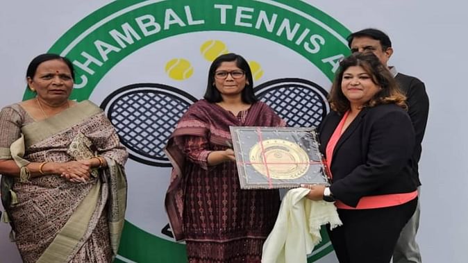 शिवपुरी की टेनिस खिलाड़ी मानसी मजेजी का ग्वालियर में सम्मान