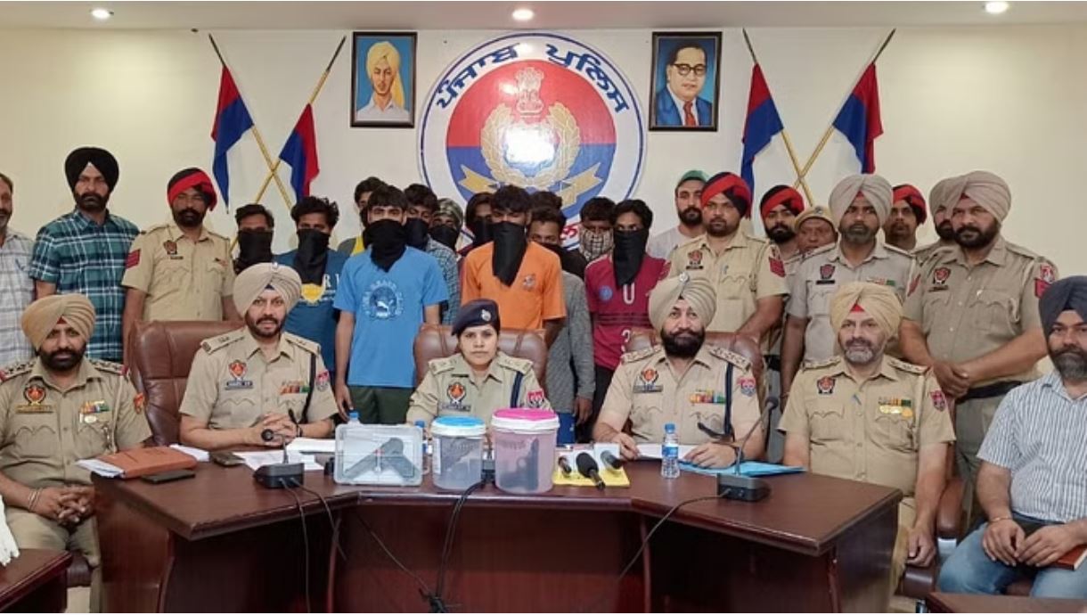 पंजाब: गैंगस्टर लंडा के 12 गुर्गें हथियारों समेत गिरफ्तार