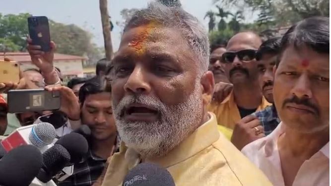 पप्पू यादव के समर्थकों के खिलाफ मामला दर्ज, पूर्णिया में तेजस्वी के रोड शो में पत्थरबाजी का आरोप