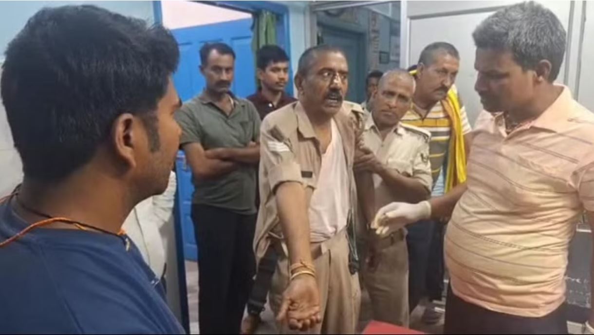बेगूसराय में पुलिस टीम पर हमला; शराब माफियाओं को गिरफ्तार करने गए थे पुलिसकर्मी