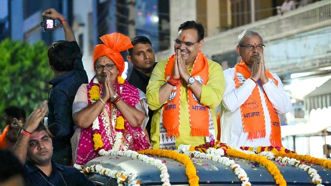 भजनलाल शर्मा ने अपने विधानसभा क्षेत्र में किया रोड शो, भाजपा प्रत्याशी को जिताने की अपील की