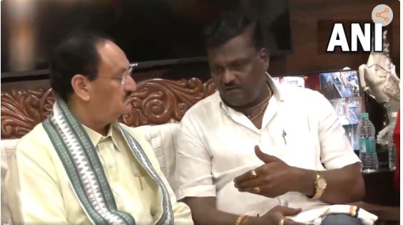 निरंजन हिरेमथ से मिलने उनके आवास पहुंचे नड्डा- सिद्धारमैया और परमेश्वर के बयान को बताया आपत्तिजनक