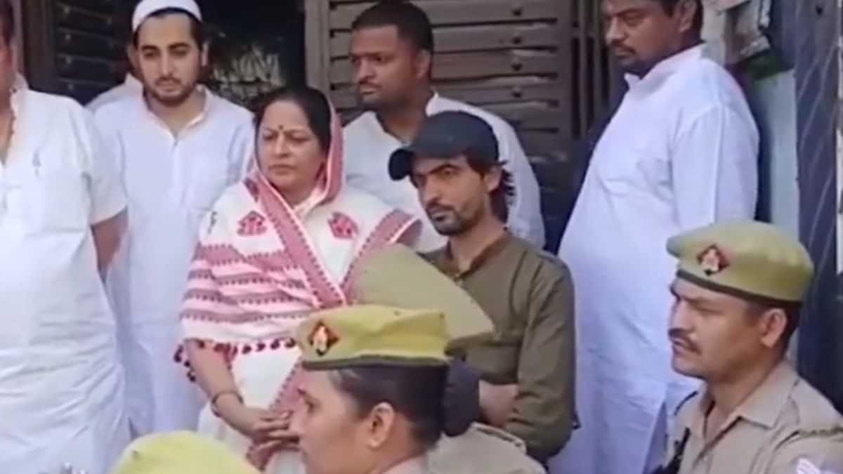 सपा प्रत्याशी रुचि वीरा ने किया आदर्श आचार संहिता का उल्लंघन, मामला दर्ज
