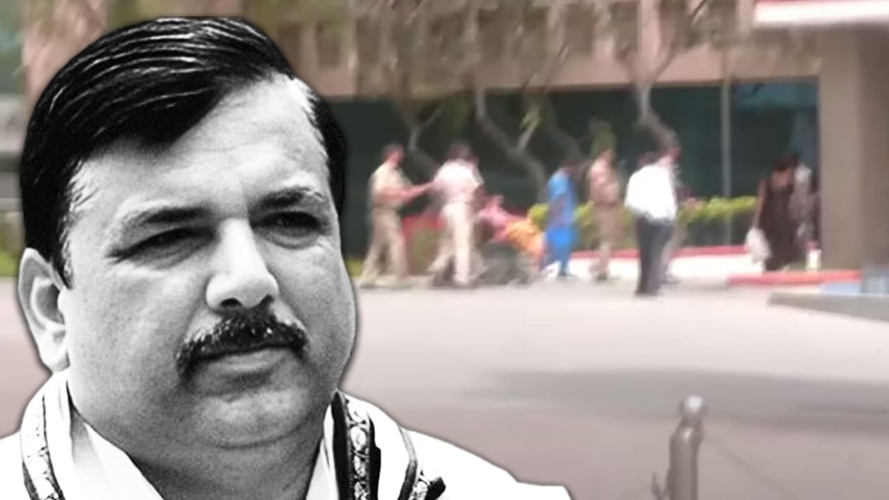व्हील चेयर पर अस्पताल से डिस्चार्ज हुए संजय सिंह, थोड़ी देर में तिहाड़ से रिहाई