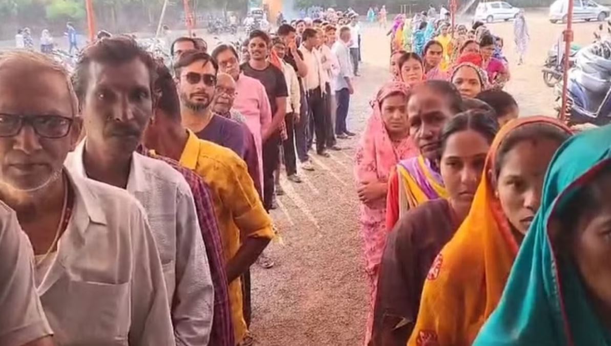 छत्तीसगढ़ में कई सीटों पर तीन बजे तक मतदान संपन्न, अब तक 63.92 प्रतिशत वोटिंग