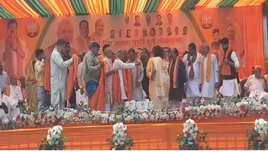 कांग्रेस को बड़ा झटका: पूर्व सीएम भूपेश बघेल की भाभी भाजपा में शामिल