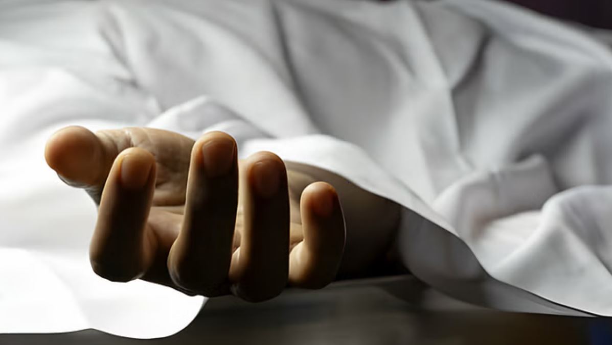 नक्सलियों का आतंक: पूर्व जनपद सदस्य की बेरहमी से की हत्या