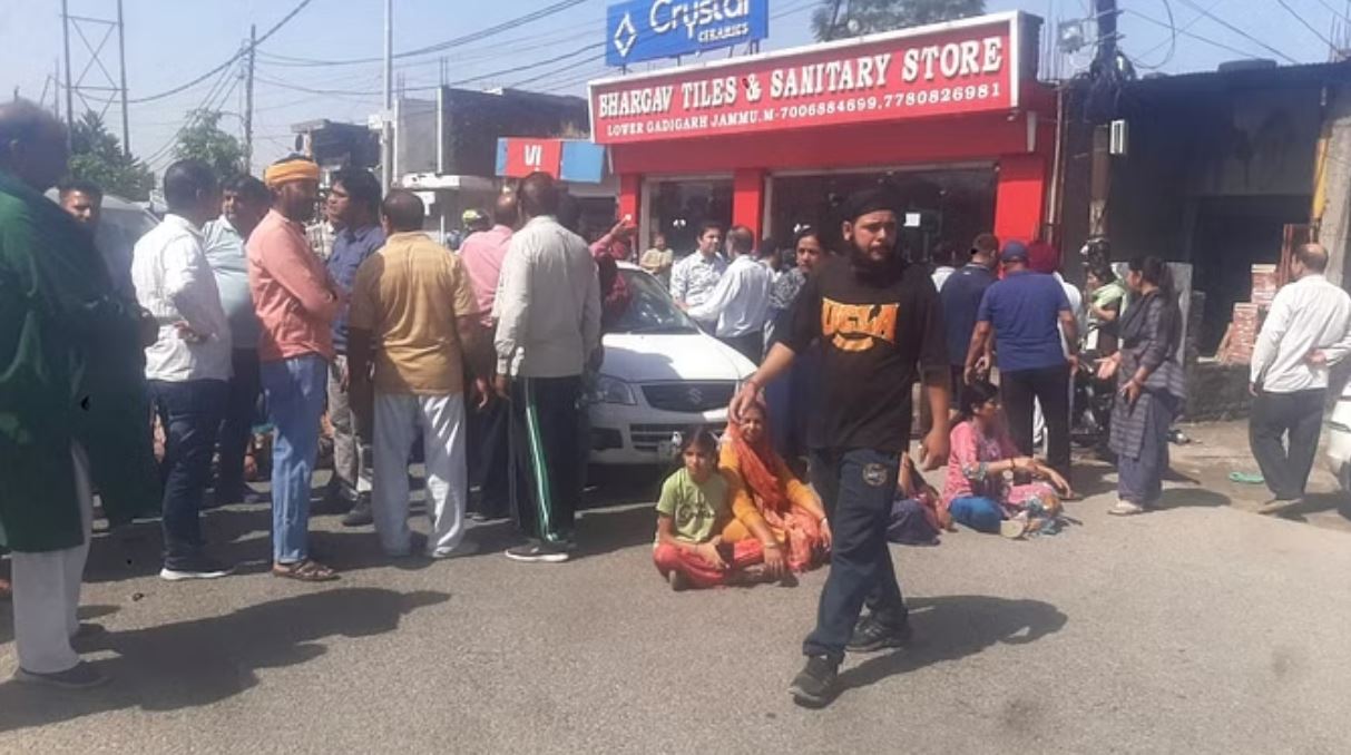 जम्मू: पुल के लिए खोदे गए गड्ढे में गिरे व्यक्ति की तलाश दूसरे दिन भी जारी