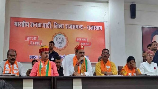 कार्यकर्ताओं से बोले सीएम- संकल्प पत्र के कार्य शुरू, अपने आप को प्रत्याशी मानकर हर बूथ पर करें काम