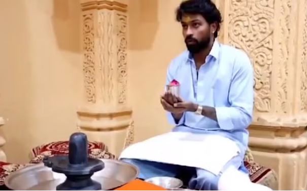 कप्तानी विवाद के बीच सोमनाथ मंदिर पहुंचे हार्दिक पांड्या, भोलेनाथ को जलाभिषेक किया