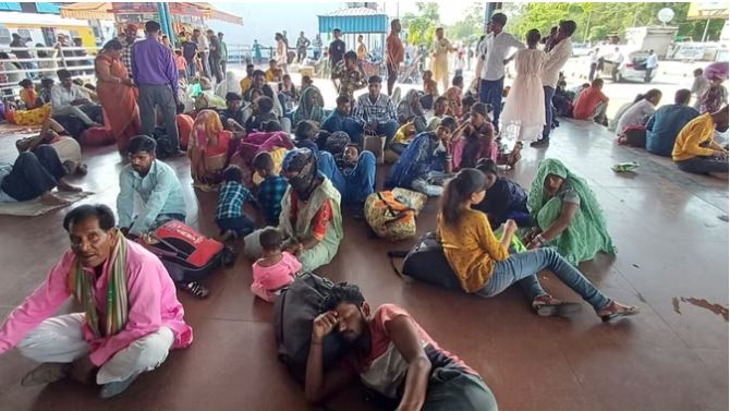 किसान आंदोलन के कारण प्रभावित 1112 ट्रेनें, करोड़ों का नुकसान