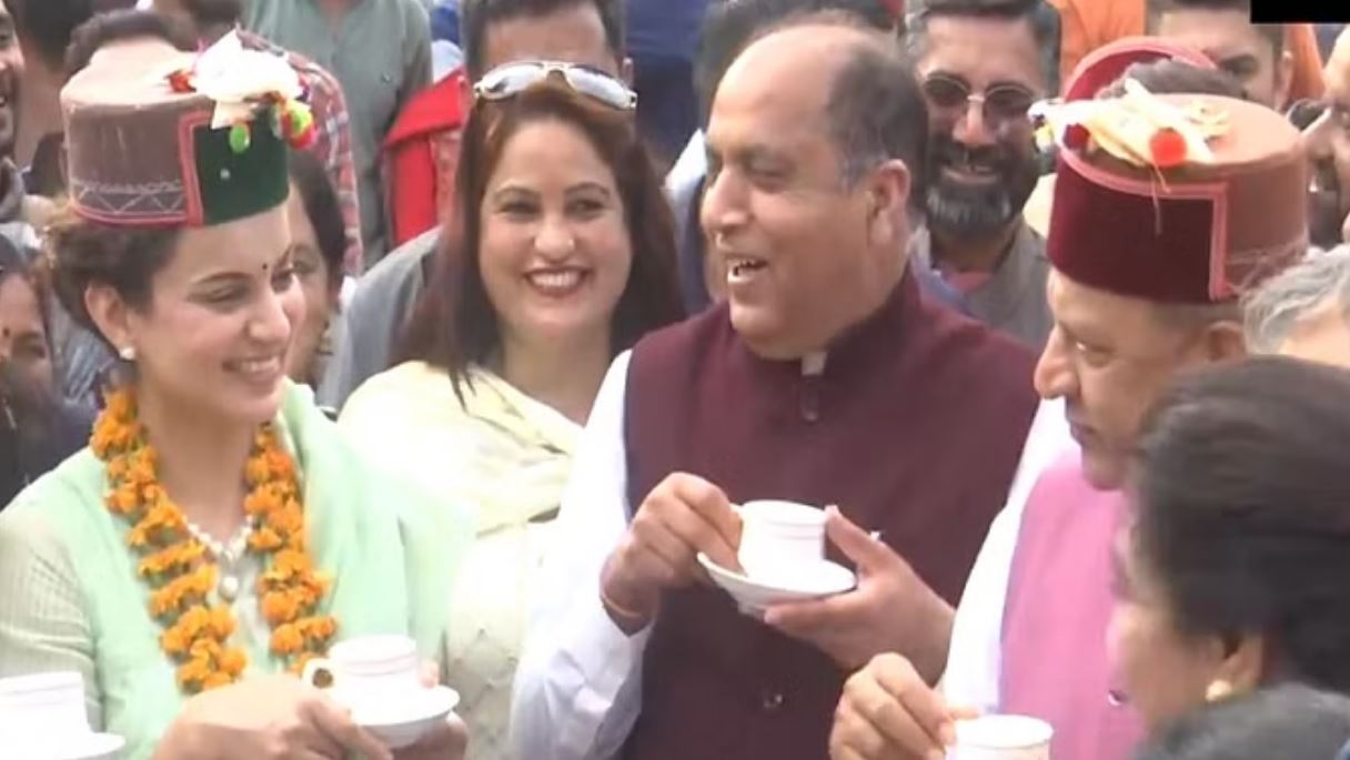मंडी में चाय पर चर्चा करती नजर आईं कंगना रनौत