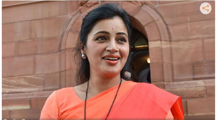 नवनीत राणा को सुप्रीम कोर्ट से मिली बड़ी राहत, हाई कोर्ट के फैसले को पलटा
