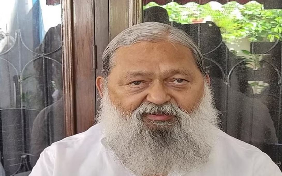 अनिल विज ने सुरजेवाला को कहा भेड़िया: महिला आयोग ने रणदीप को थमाया नोटिस
