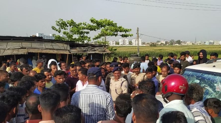 चुनाव ड्यूटी में जा रहे पुलिस वाहन ने बाइक सवार को कुचला, एक की मौत