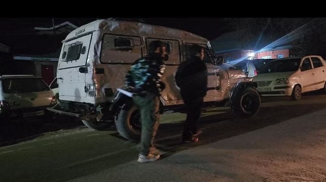जम्मू-कश्मीर के राजोरी में आतंकी हमला, दहशतगर्दों ने सरकारी अफसर को मारी गोली
