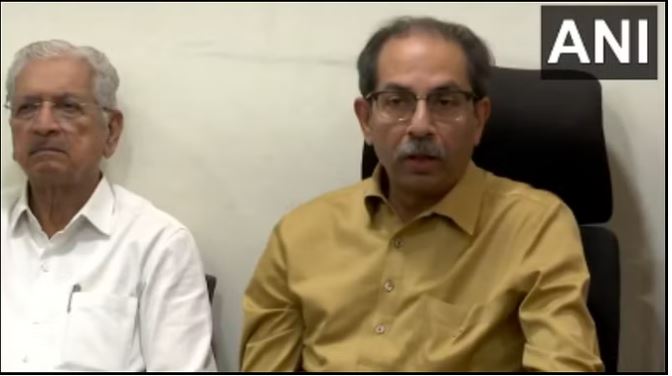 चुनाव आयोग को उद्धव ठाकरे की चुनौती, पार्टी के 'मशाल' गाने में बदलाव करने से किया इनकार