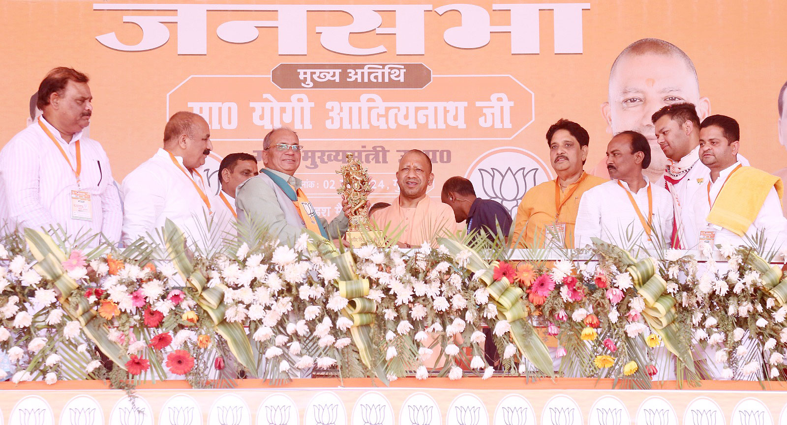 फिरोजाबाद में सीएम योगी का राहुल पर निशाना