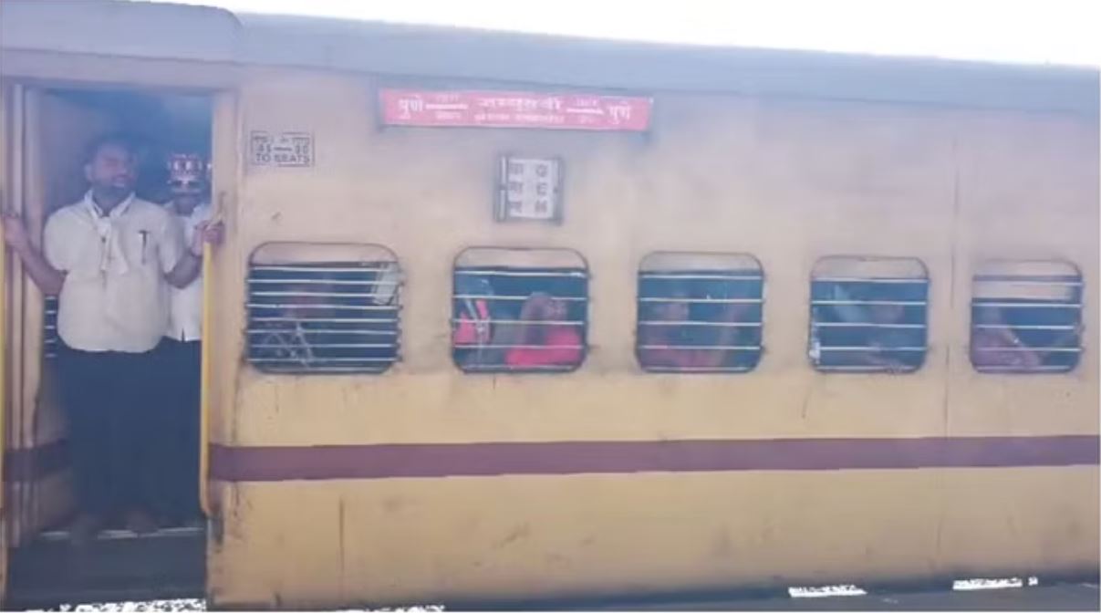 झेलम एक्सप्रेस में बम होने की सूचना झूठी, सर्चिंग के बाद ट्रेन भोपाल से रवाना