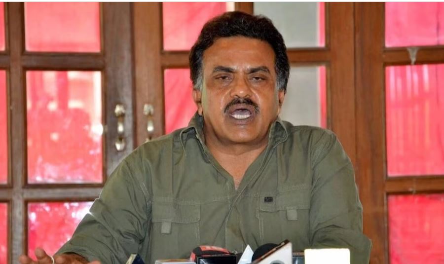 पूर्व कांग्रेस नेता संजय निरुपम ने थामा शिवसेना का दामन