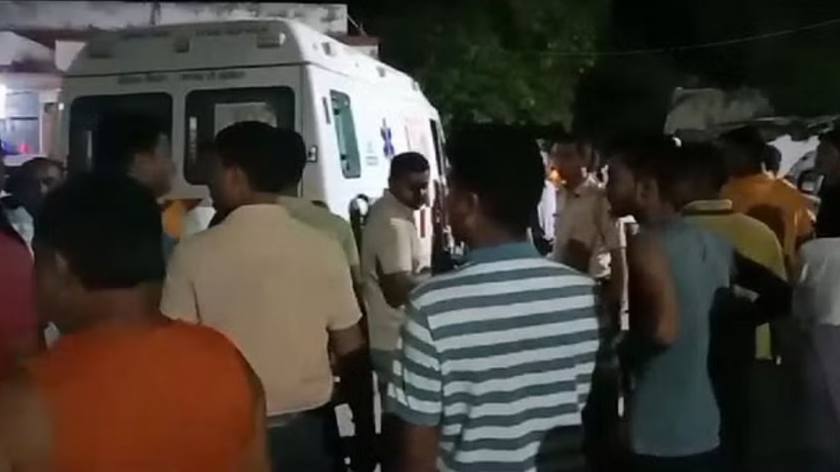 बिहार: 50 जवानों को चुनाव ड्यूटी से लेकर जा रही बस गड्डे में पलटी, 25 जख्मी