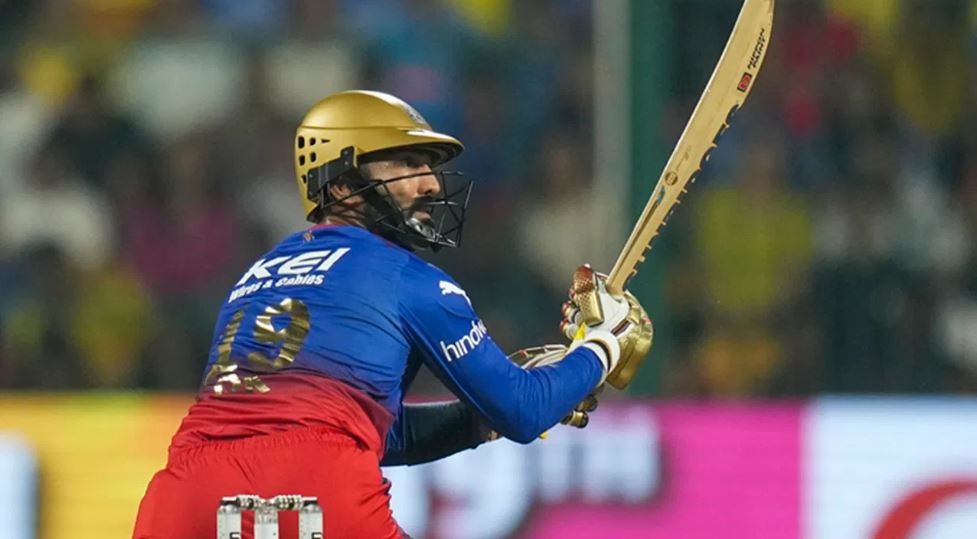 दिनेश कार्तिक को नॉट आउट देने पर बवाल, राजस्थान रॉयल्स के साथ दिनदहाड़े बेईमानी?